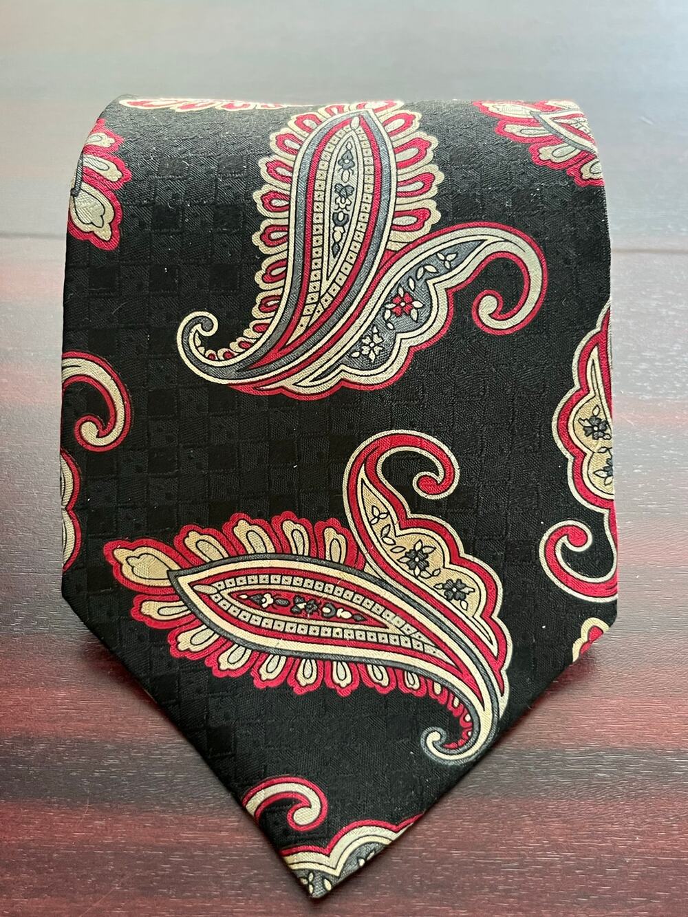Oak Creek Silk Necktie Black Red Paisley Academia Preppy 57"
